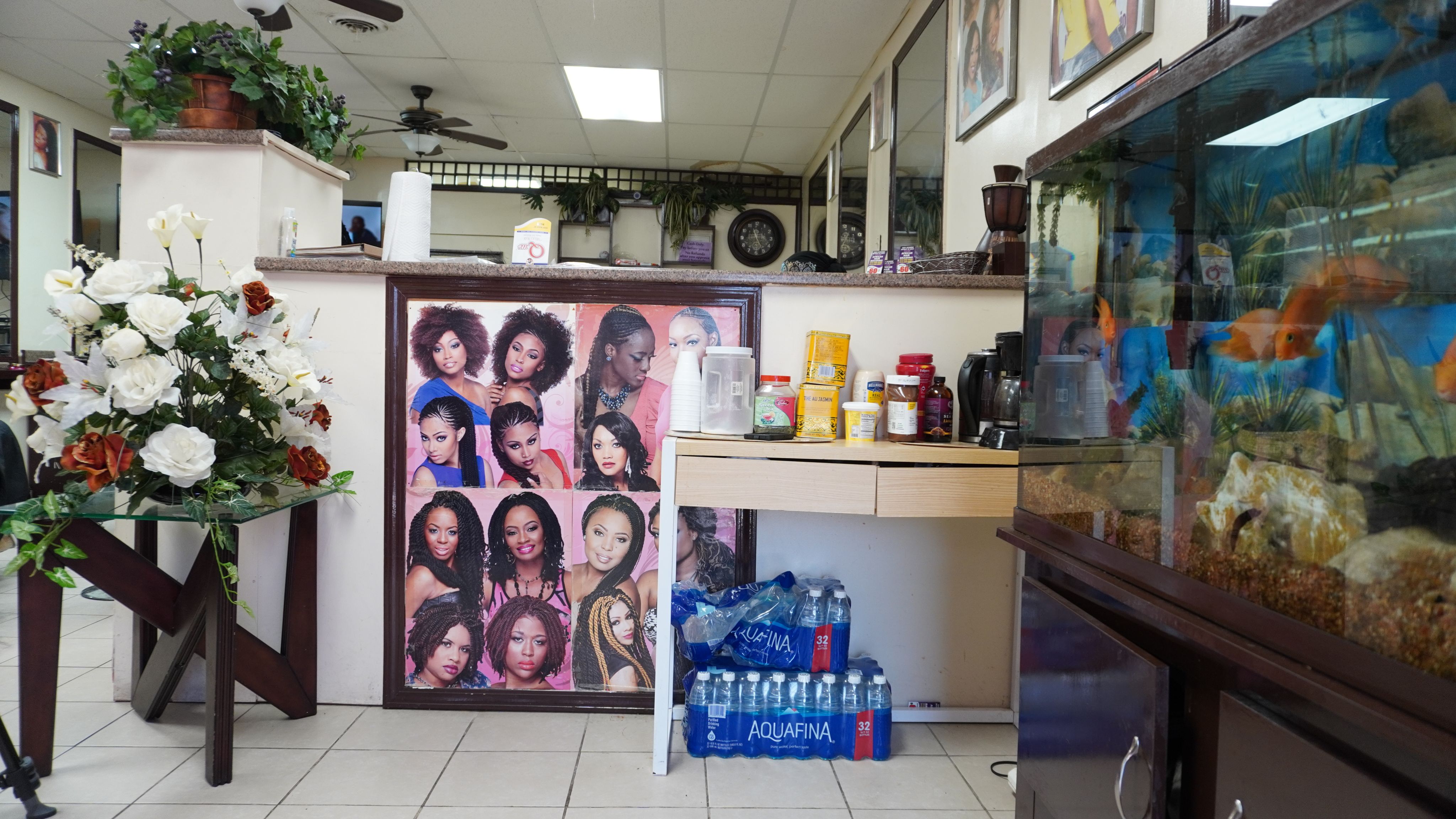 Entrance of Pikine African Hair Braiding Salon
